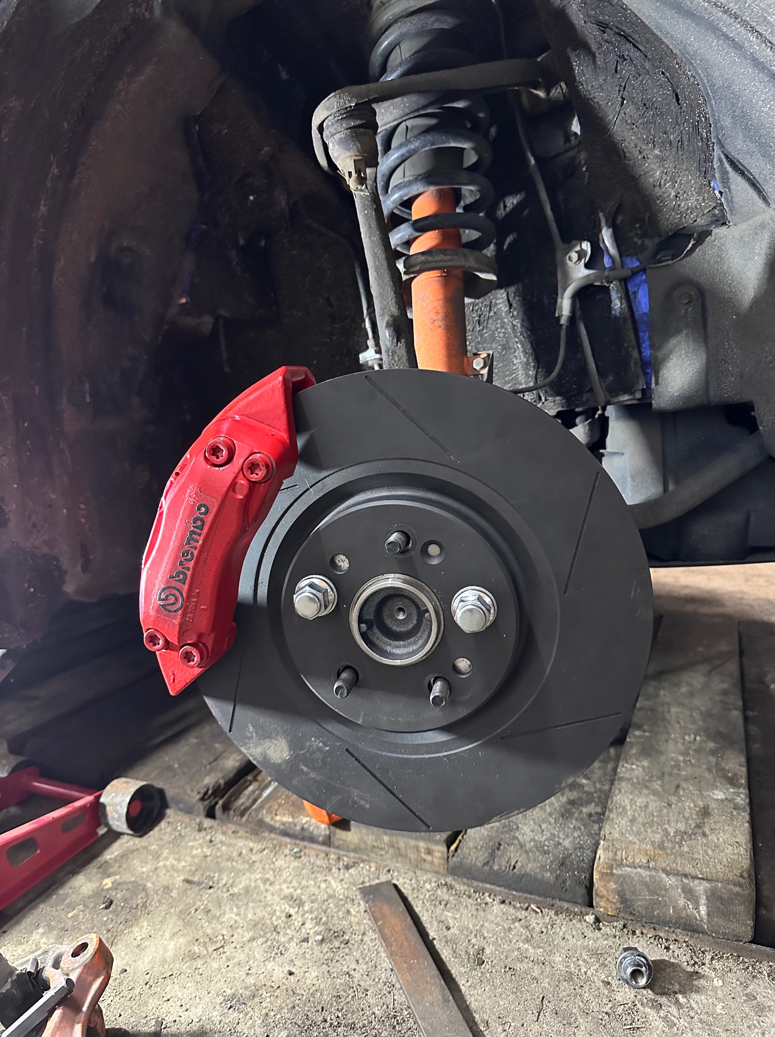 Wymiana seryjnych hamulców na Big Brake w Lexus IS200