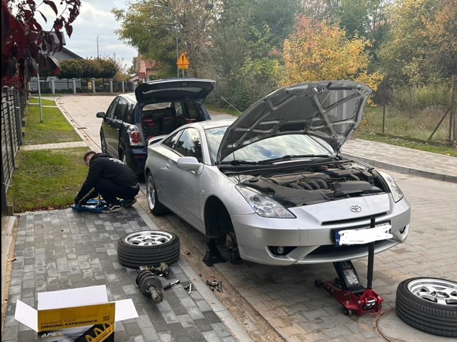 Montaż sprężyn obniżających Celica VII