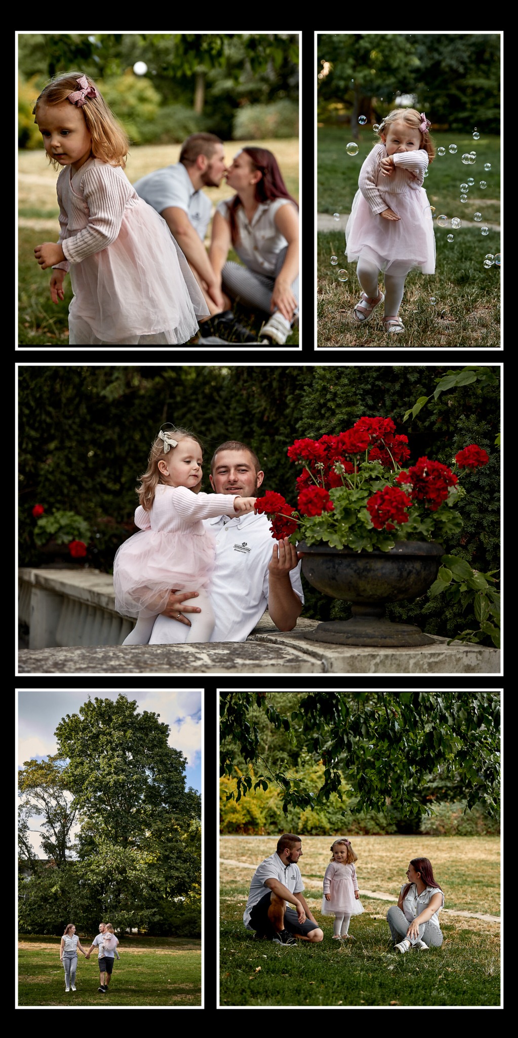 Rodzinna sesja w plenerze: dziewczynka w różowej sukience bawi się z rodzicami, dmuchając bańki. W tle parkowa zieleń i kwiaty w ozdobnej donicy.