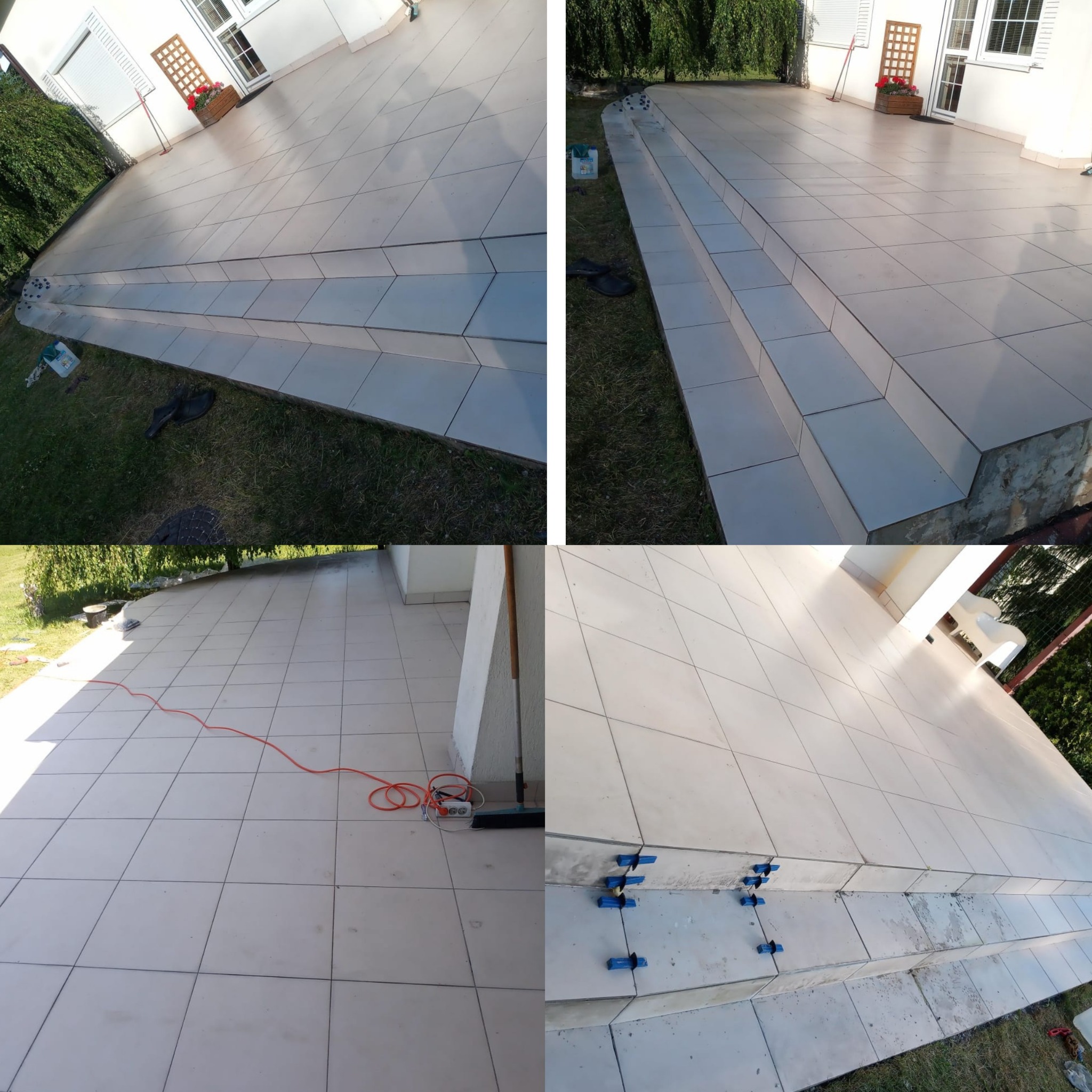 Ułożona, jasna, ceramiczna podłoga tarasu z widocznymi schodami i fugami. W tle zieleń i elementy domu. Częściowo widoczne narzędzia i akcesoria do układania płytek.