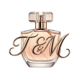 Alchemia Marketingu - Elegancki flakon perfum z dekoracyjnym logo 'T&M' w odcieniach złota, na białym tle. Minimalistyczny design i luksusowy charakter kompozycji graficznej.
