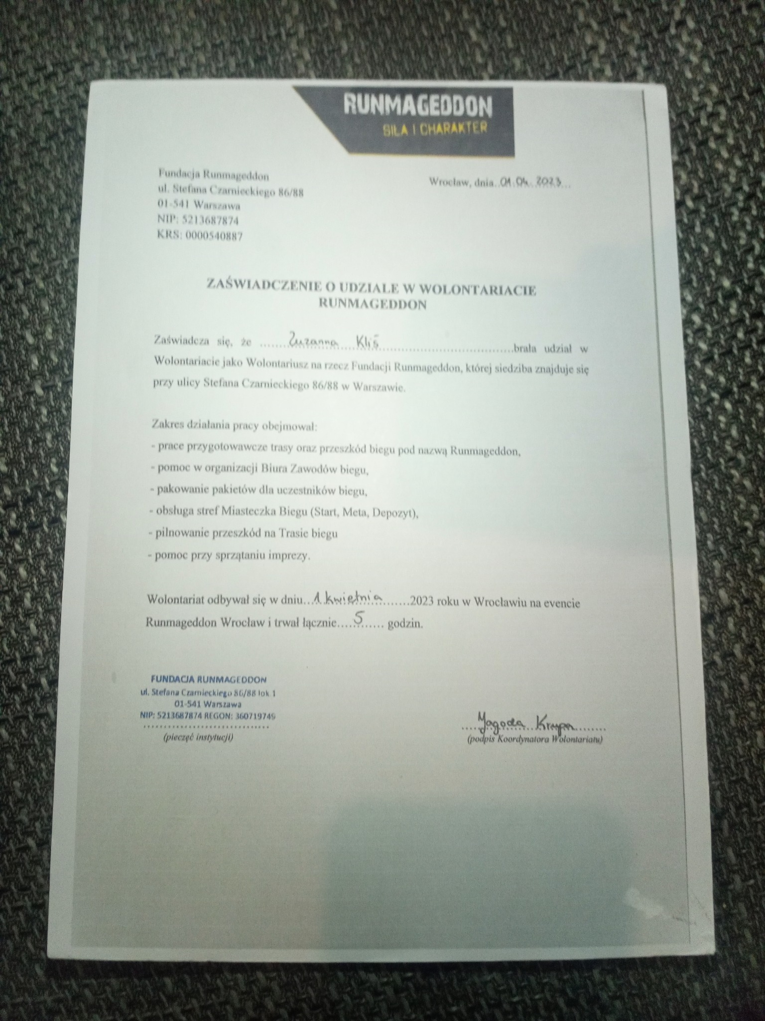 Zaświadczenie o wolontariacie w Runmageddon, z wyszczególnionym zakresem działań i podpisem koordynatora. Dokument datowany na 01.04.2023.