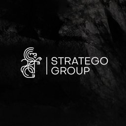 Julita Saliwon Graphic Designer - Eleganckie logo 'Stratego Group' w bieli na ciemnym tle z teksturą, prezentujące abstrakcyjny symbol i nazwę firmy, minimalistyczny design.
