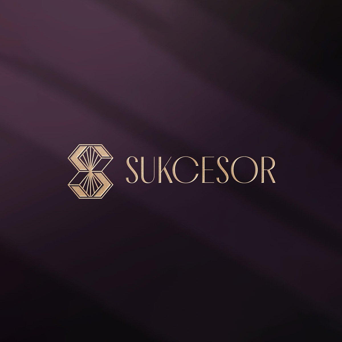 Eleganckie logo 'Sukcesor' w złotej kolorystyce na ciemnym tle, z geometrycznym symbolem i klasycznym fontem, oświetlone subtelnym światłem.