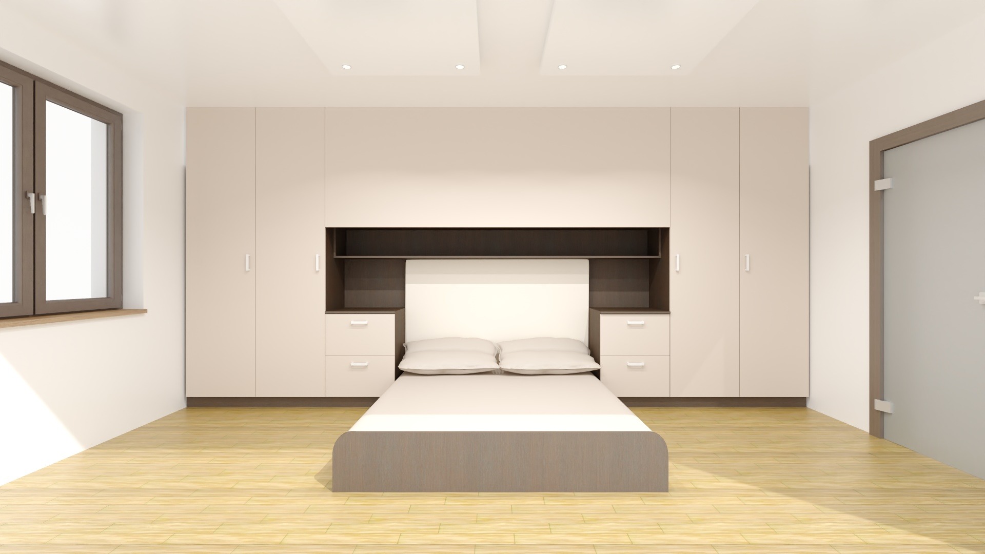 Jasna sypialnia z zabudową meblową: łóżko z szafkami nocnymi i szafą w odcieniach beżu. Drewniana podłoga, okno po lewej, drzwi po prawej.