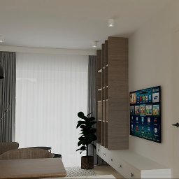 Michał Wilkosiński Conifer Media - Salon z jadalnią: drewniany stół, szara sofa, regał z półkami, TV na ścianie, zasłony i roślina w doniczce. Projekt wnętrza mieszkania 42m2.