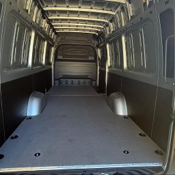 M&S-TRANSPORT SPÓŁKA Z OGRANICZONĄ ODPOWIEDZIALNOŚCIĄ - nowy czyściutki mercedesik blaszka gotowy do odbioru :)
