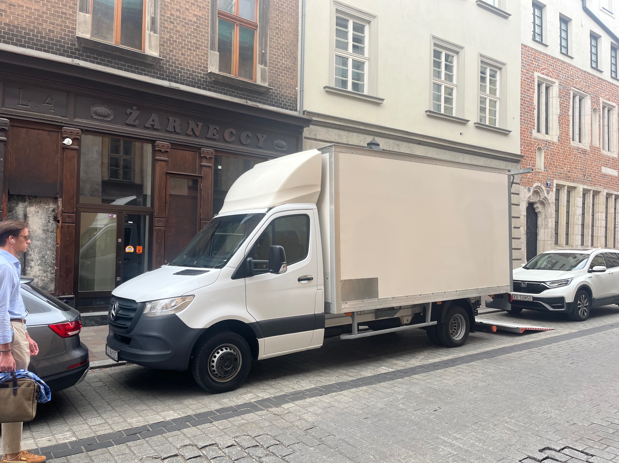 Nasze Niezawodne Czyste Samochody Różnych Marek Zawsze Radzą Sobie z Każdym Transportem czy Przeprowadzką