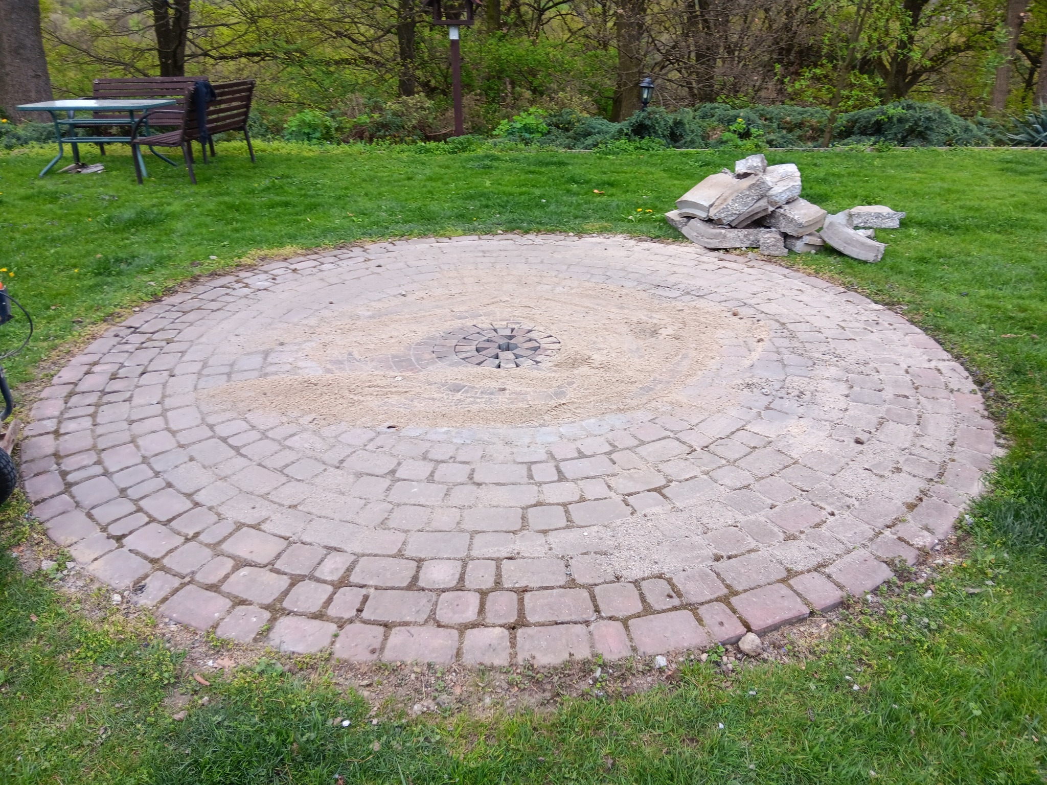 Brukowanie pod basen