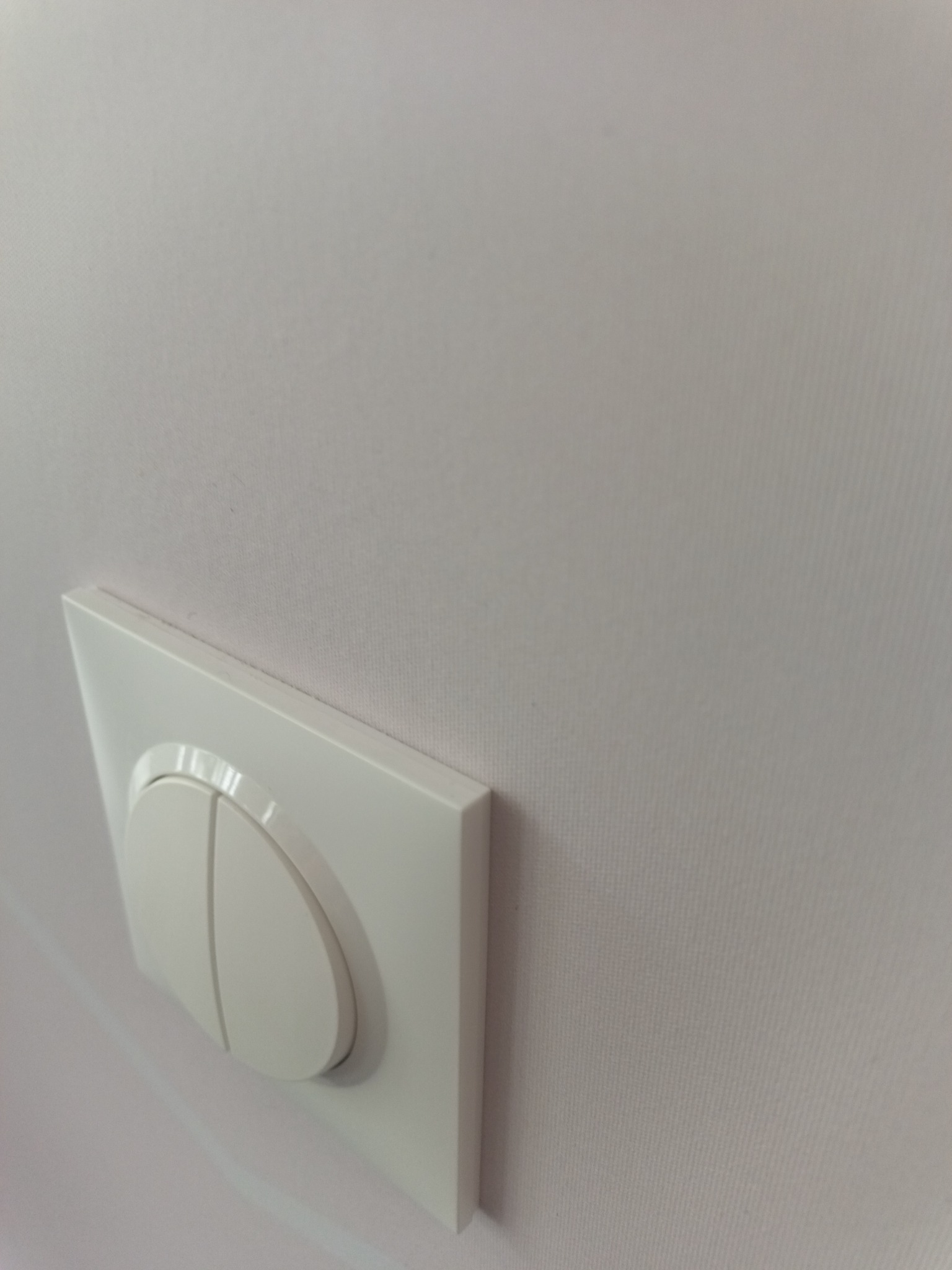 Precyzyjne cięcie tapety