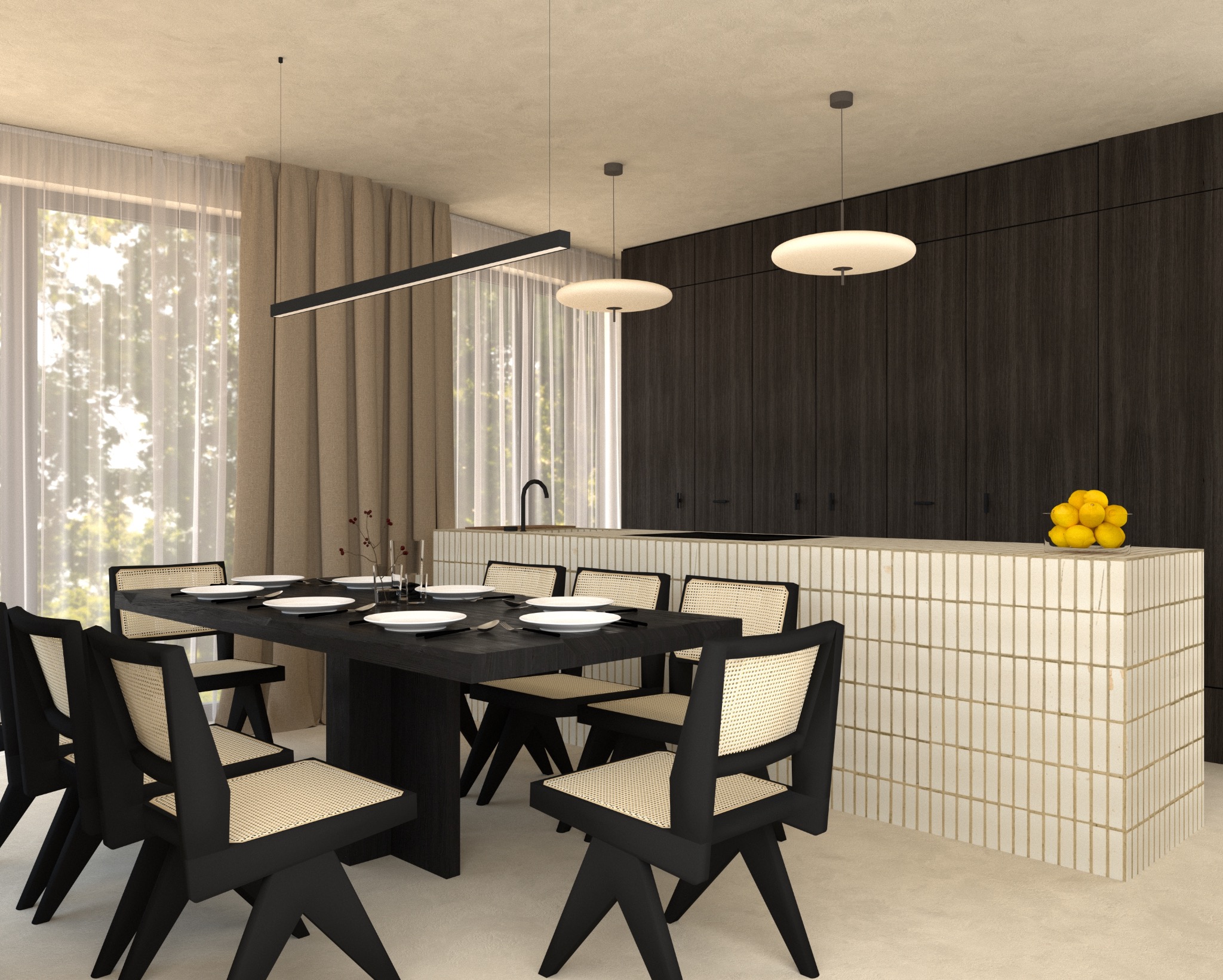 Nowoczesna jadalnia z czarnym stołem, krzesłami z rattanowym siedziskiem i wyspą kuchenną wykończoną pionowymi, kremowymi płytkami. Minimalistyczne oświetlenie.