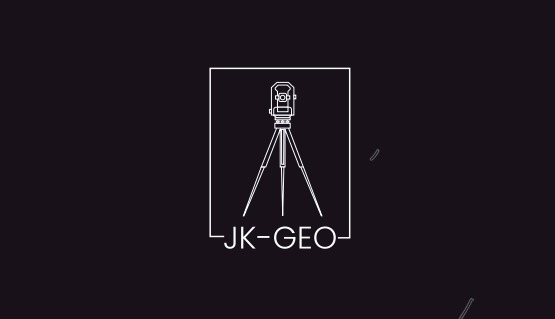 Minimalistyczny, biały logotyp firmy geodezyjnej JK-GEO na czarnym tle. Zawiera stylizowany rysunek teodolitu w kwadracie.