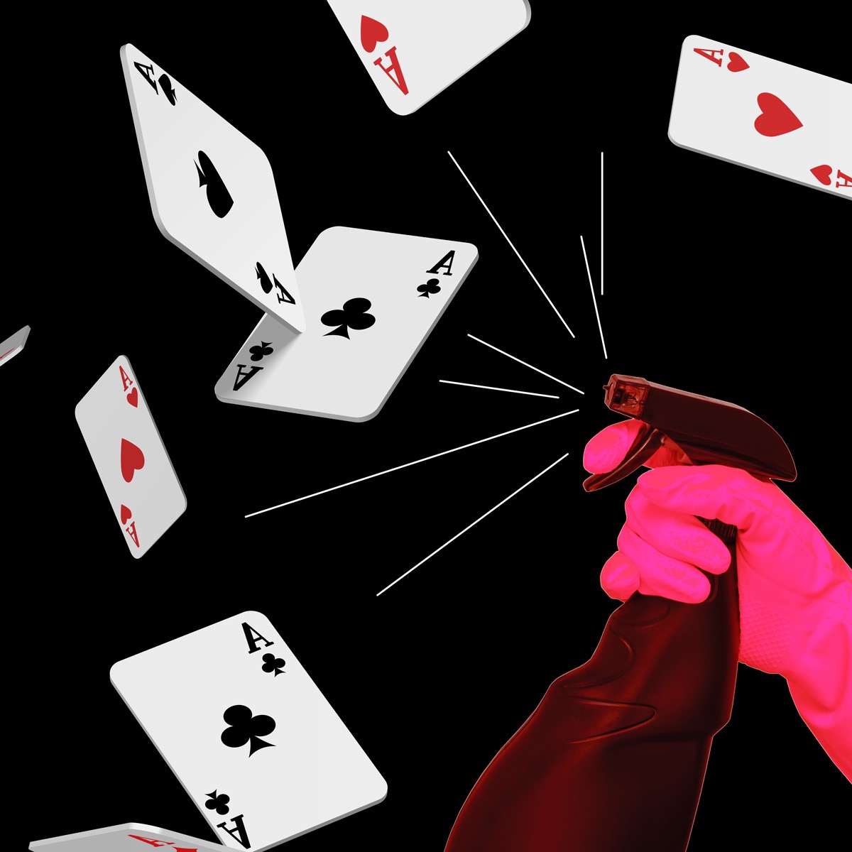 Ręka w gumowej rękawicy spryskuje płynem asy kart w powietrzu na czarnym tle. Abstrakcyjne ujęcie z użyciem rozpylacza i kart do gry.