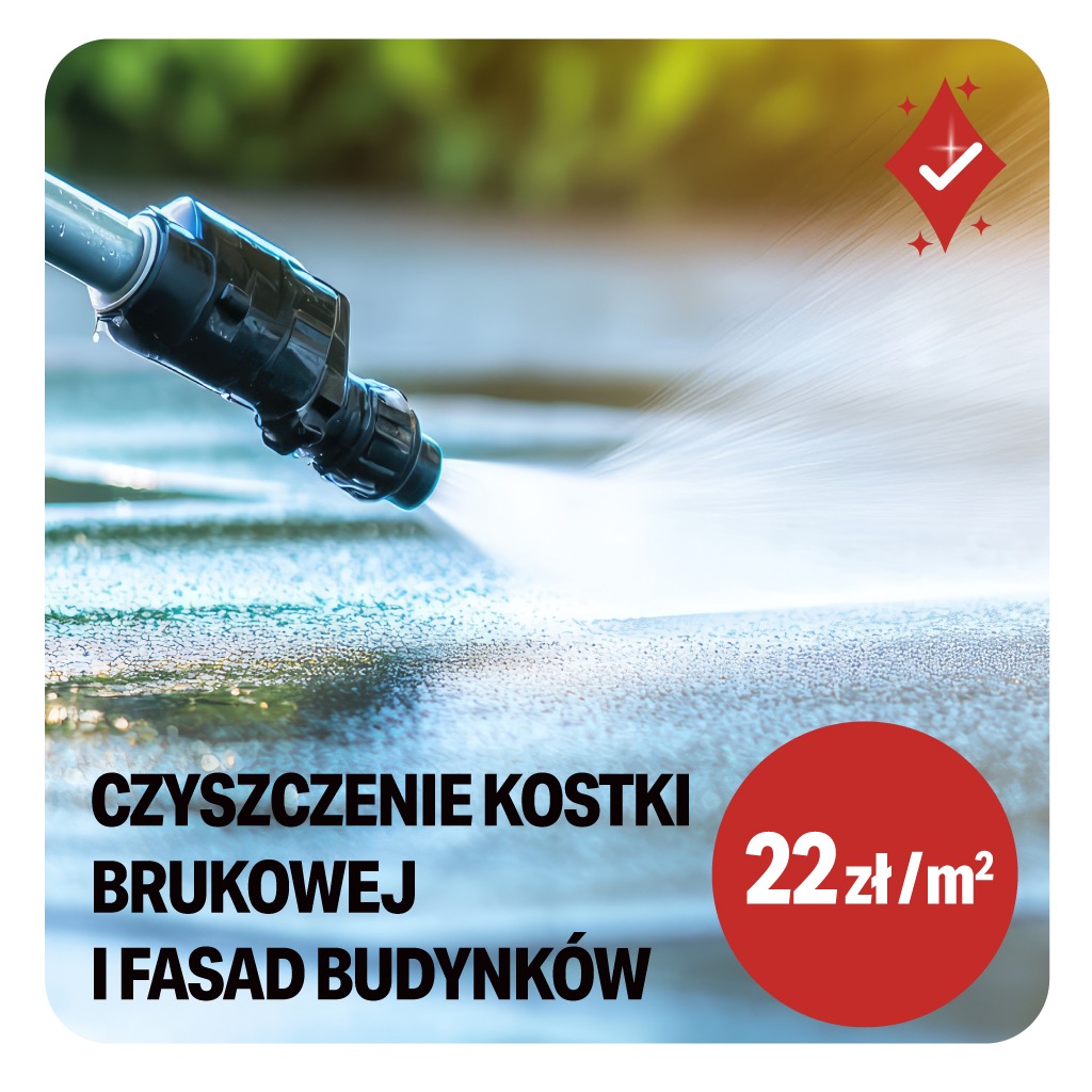 Dysza myjki ciśnieniowej czyści kostkę brukową, w tle zieleń. Reklama usługi z ceną 22 zł/m2, grafika z symbolem potwierdzenia.