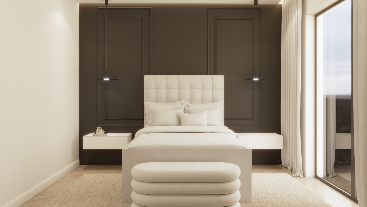 Elegancka sypialnia w beżach: tapicerowane łóżko z zagłówkiem, minimalistyczne lampki ścienne, stoliki nocne i pufa na tle ciemnej ściany z dekoracyjnymi ramami.