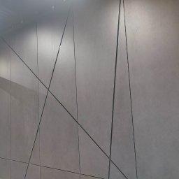 Fasada wentylowana
Ścianka w holu przed wejściem do klatki schodowej