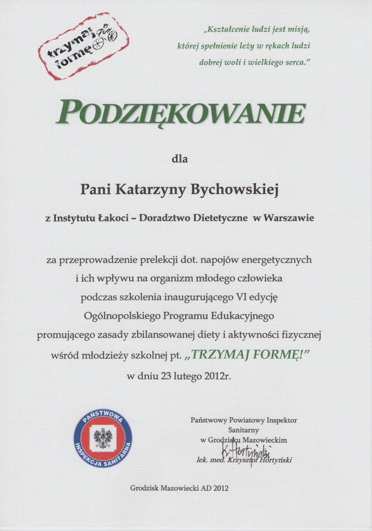Dyplom z podziękowaniem dla dietetyczki Katarzyny Bychowskiej za prelekcję o napojach energetycznych, podpisany przez Państwowego Inspektora Sanitarnego.