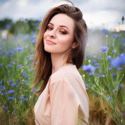 niezła pani aparatka - Projektowanie Reklam Poznań