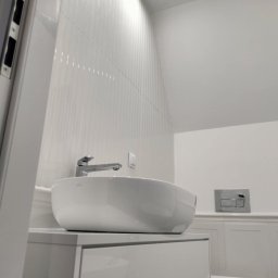 Dom na poziomie - Wykończenia wnętrz Łukasz Burzyński - Klasyczna, ponadczasowa biel