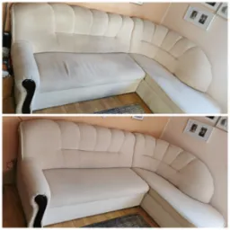 Kadr 'przed i po' narożnika tapicerowanego w beżowym odcieniu. Widoczne r&oacute;żnice w czystości tapicerki, szczeg&oacute;lnie na siedzisku i oparciach. Ujęcie z bliska, w naturalnym świetle.