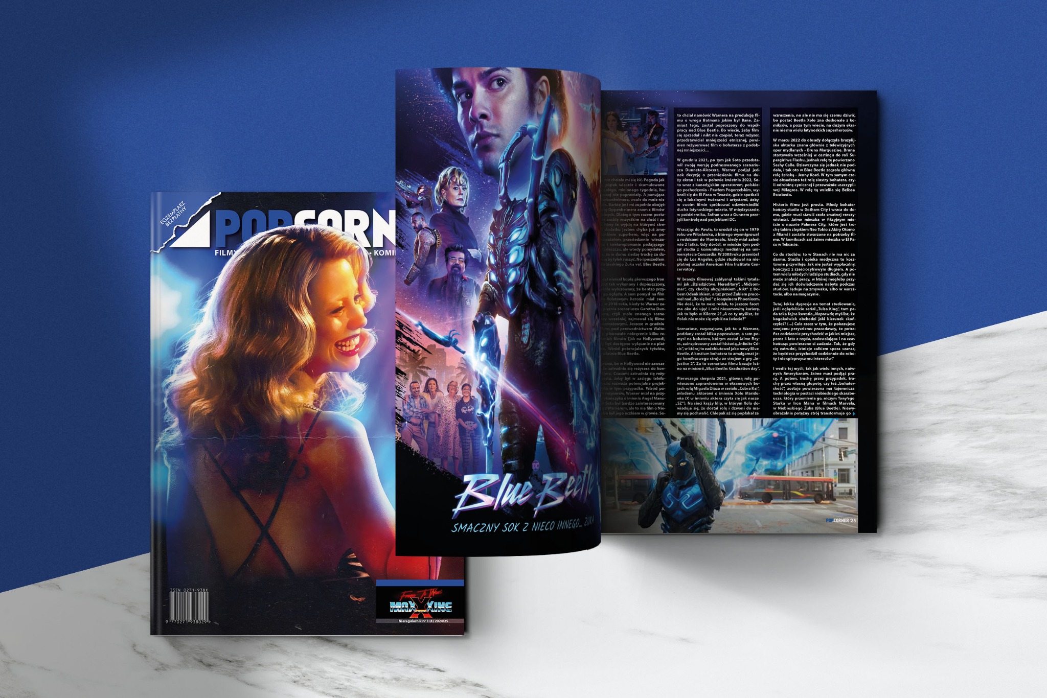 Rozkładówka magazynu POPCORNER z okładką z blondwłosą kobietą i artykułem o filmie Blue Beetle. Widoczne kadry z filmu i tekst recenzji na sąsiedniej stronie.