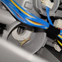 IT Storm Piotr Janik - Brak pracy pompy myjącej był spowodowany ciałem obcym w pompie. Po usunięciu zmywarka działa beez problemu.