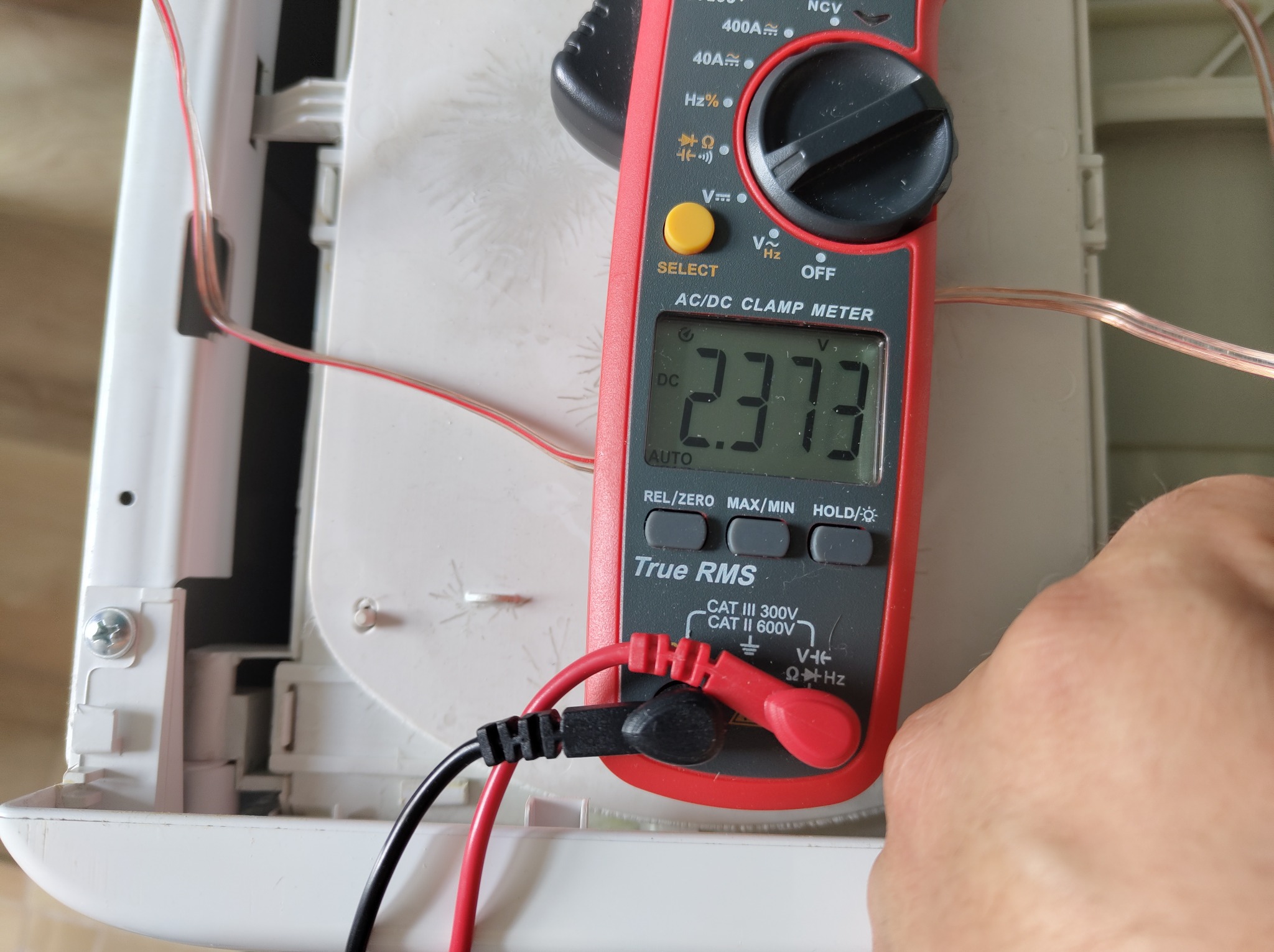 Pomiary - w tym przypadku nadmierny spadek zasilania przez przywarty hydrostat pralki.