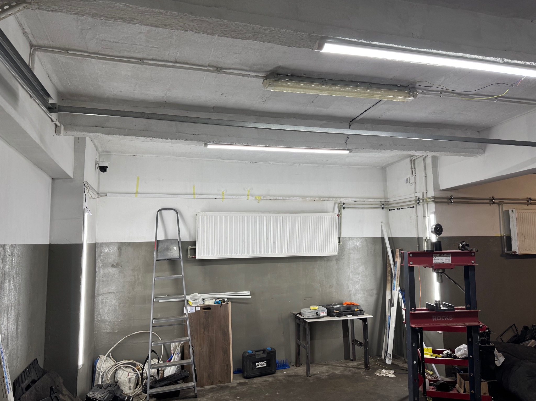 Rozbudowa instalacji elektrycznej, dołożenie kilku przewodów przełączników i montaż lamp led