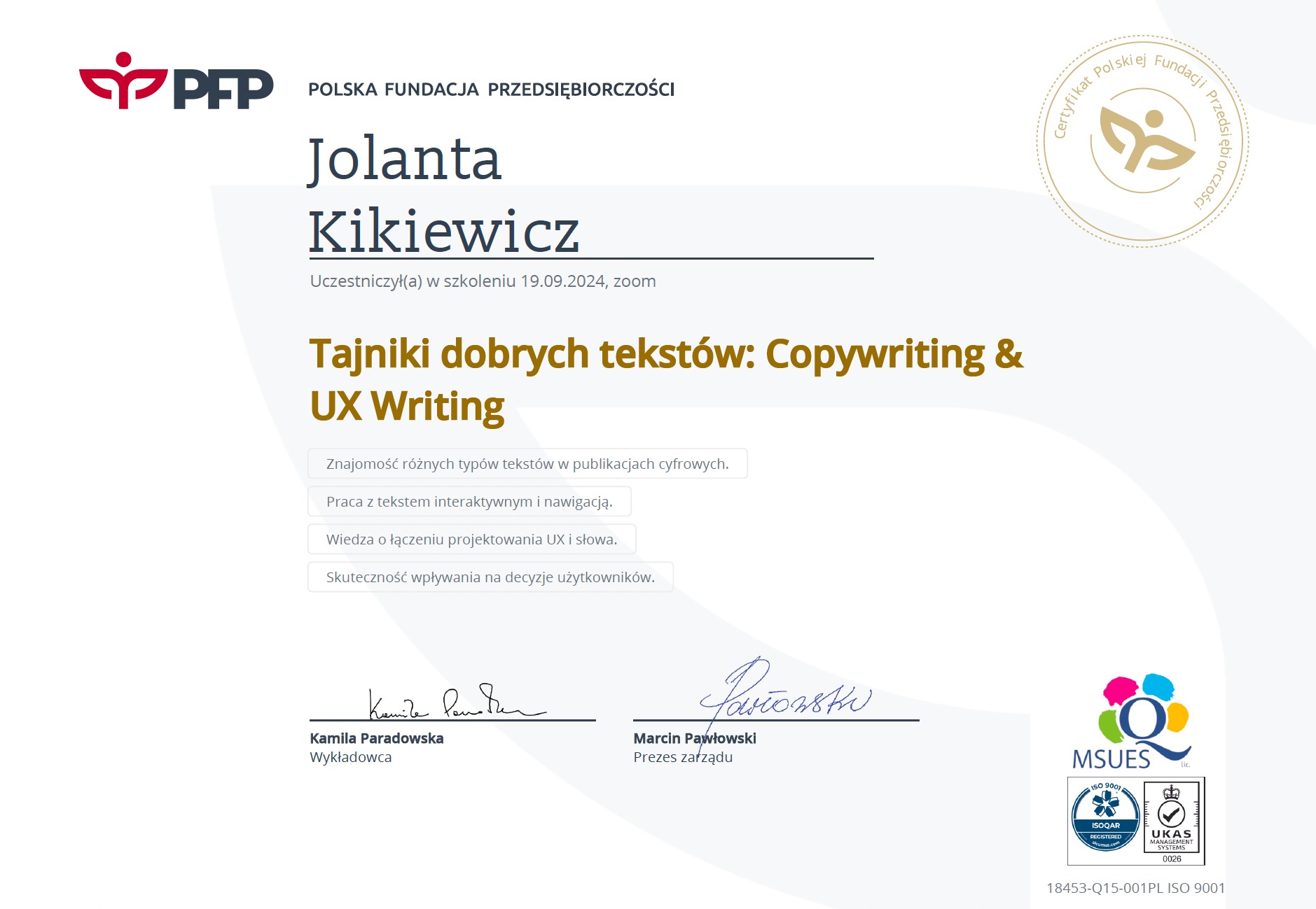 Certyfikat ukończenia szkolenia z copywritingu i UX writing dla Jolanty Kikiewicz, wydany przez Polską Fundację Przedsiębiorczości, z podpisami wykładowców.