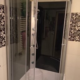 Montaż kabiny wolno stojącej 