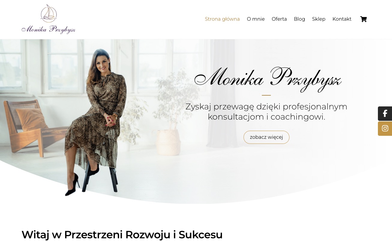 Strona internetowa Moniki Przybysz z uśmiechniętą kobietą, oferująca coaching i szkolenia. Jasne tło, elegancki design, nawigacja w górnym rogu, subtelne detale.