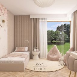Anna Design by Anna Stenka-Kosińska - Wnętrze pokoju dziecięcego w pastelowych barwach: łóżko, biurko, pufy, okno z widokiem na zieleń. Dekoracyjne panele ścienne i okrągłe ozdoby. Parkiet w jodełkę.