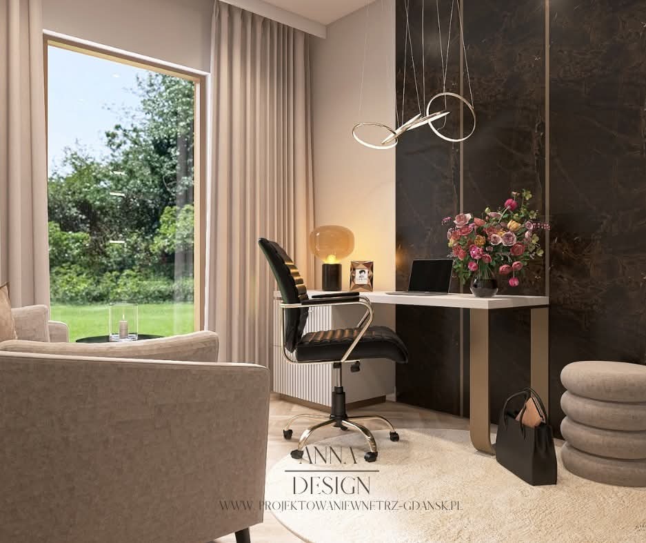 Eleganckie biuro w Bąkowie z marmurową ścianą, minimalistycznym biurkiem i designerską lampą. Wnętrze do pracy z widokiem na zieleń, zaprojektowane ze smakiem.