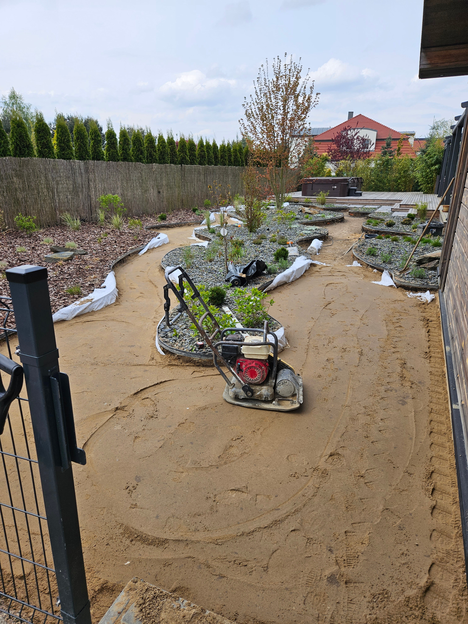 Wykonuję nawierzchnie naturalne