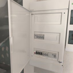 Montaż rozdzielni według zlecenia dalsze prace ,obwody w kolejnych miesiącach 