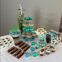 Słodki stół w niebieskim stylu 