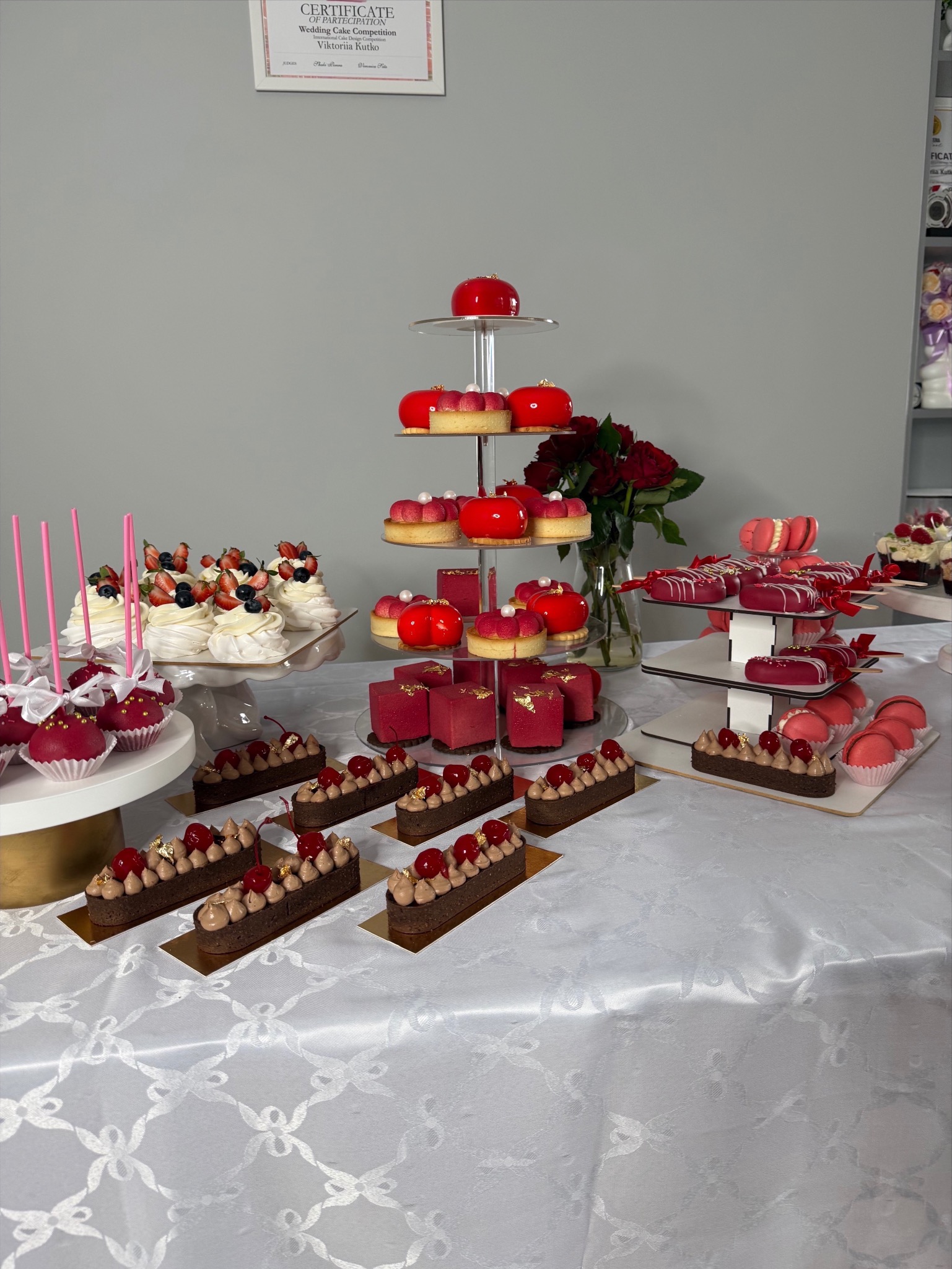 Słodki stół w czerwonym stylu