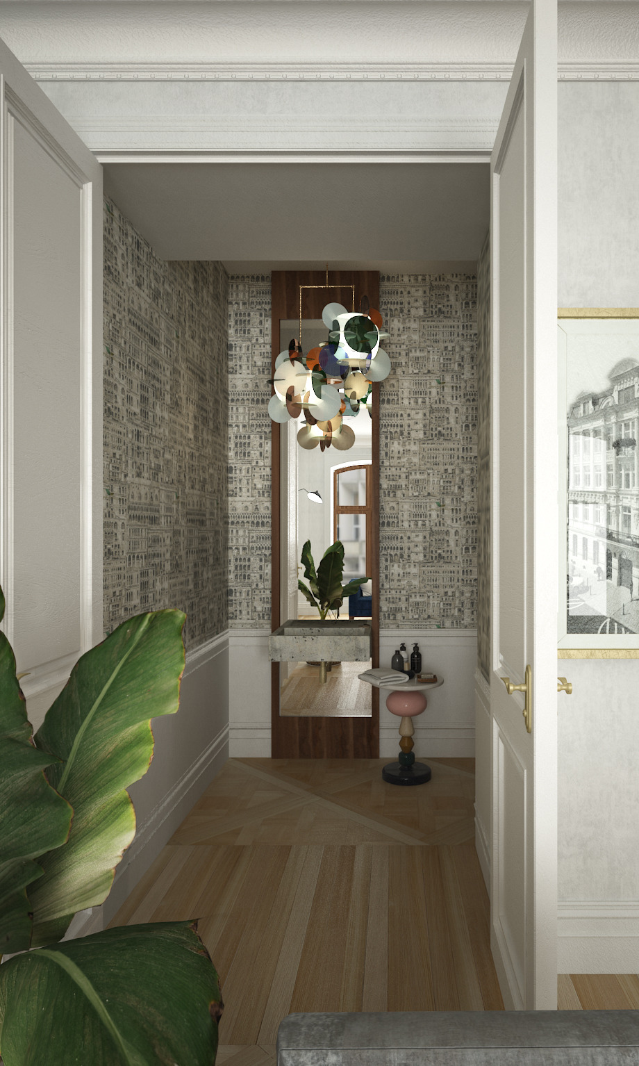 Nowoczesna łazienka z tapetą w miejski motyw, lustrem w drewnianej ramie i designerską lampą. Wnętrze dopełnia drewniana podłoga i roślina doniczkowa.