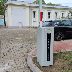 Instalacja szlabanu parkingowego na terenie MPWiK w Warszawie