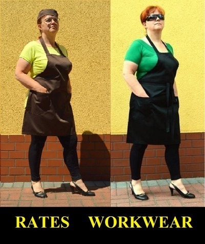 Dwie kobiety prezentują odzież roboczą: po lewej modelka w brązowym fartuchu i czapce, po prawej w czarnym fartuchu i okularach przeciwsłonecznych, obie w czarnych legginsach i butach na obcasie...