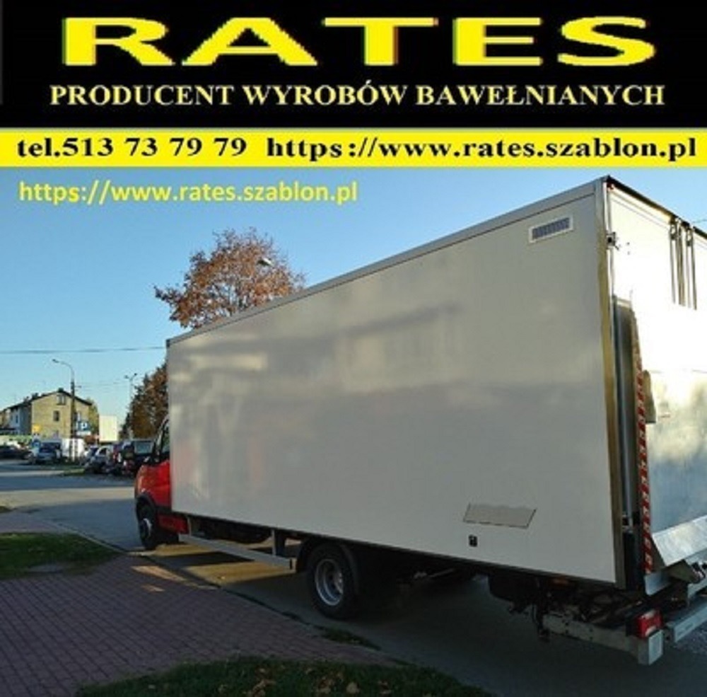 Biała furgonetka dostawcza firmy Rates zaparkowana na ulicy, z widocznym logo i danymi kontaktowymi firmy na górze zdjęcia.