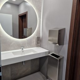 KR.eativ architekt - Projekt wnętrz łazienki w obiekcie publicznym