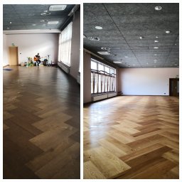 PutekParkiet Michał Putek - Parkiet ułożony w jodełkę, widok przed i po renowacji. W tle, w części 'przed', osoba gra na gitarze wśród sprzętu do obróbki drewna. Jasne, przestronne wnętrze.