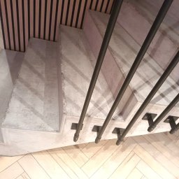 Schody na których została zastosowana okładzina z płytki. 