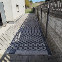 Wykonany podjazd z ażurów