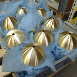 Wyoblanie półkul mosiężnych