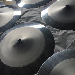 ROSIK JUSTYNA I JÓZEF SP.C. GALWANOTECHNIKA-LAMPY I AKCESORIA DO POWOZÓW KONNYCH,PONIEC - Wyoblanie kloszy lamp wiszących