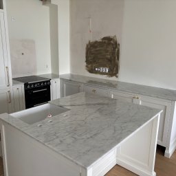 Parapety z konglomeratu Strzelce Górne 1