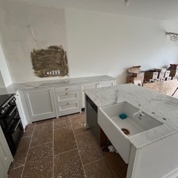 Parapety z konglomeratu Strzelce Górne 3