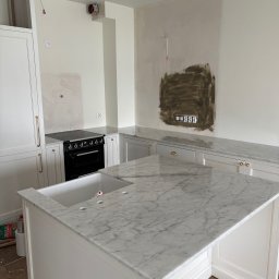 Parapety z konglomeratu Strzelce Górne 4